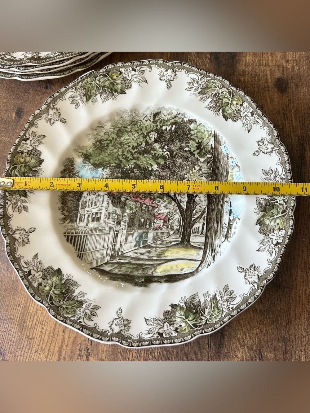 1 Vintage Johnson Brothers Friendly Village 10 3/4-inch dinner plate